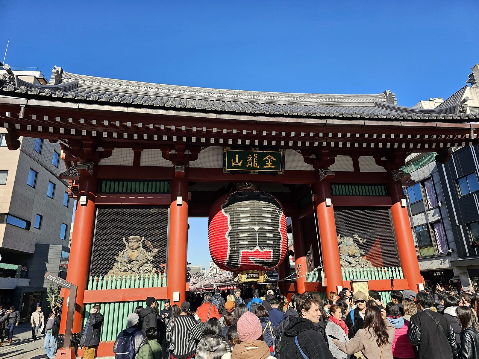 Kaminarimon gate, Asakusa