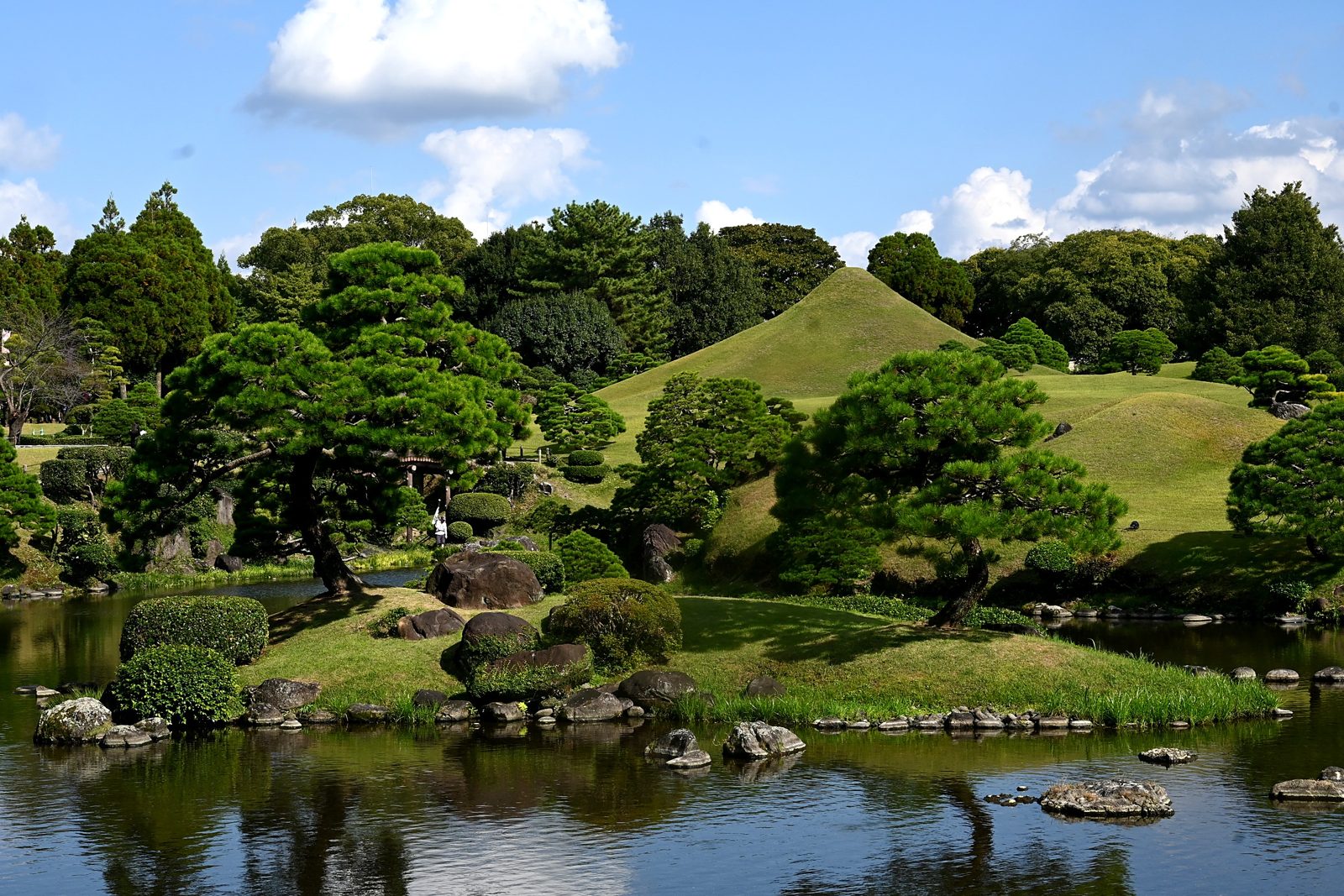 Suizen-ji garden and its miniature Mount Fuji