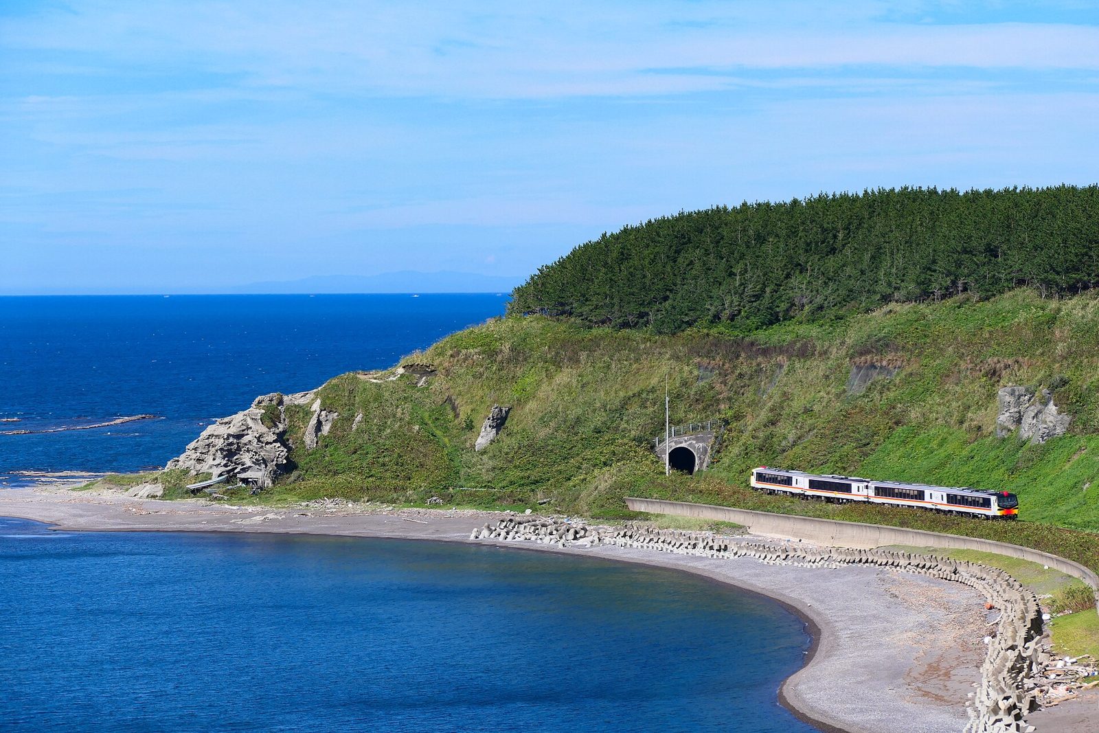 A diesel train on the Gono Line